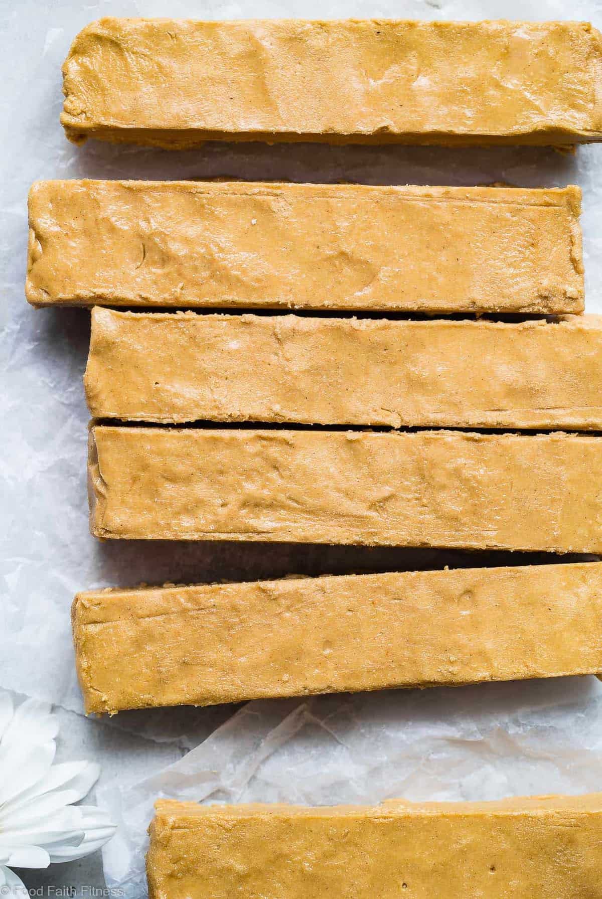 Homemade Perfect Bars - This homemade Perfect Bar Recipe tastes exactly like the store bought version, and is only 5 ingredients and so easy to make! Gluten free and healthy with a paleo option! | #Foodfaithfitness | #Glutenfree #Paleo #Healthy #Dairyfree #Snacks