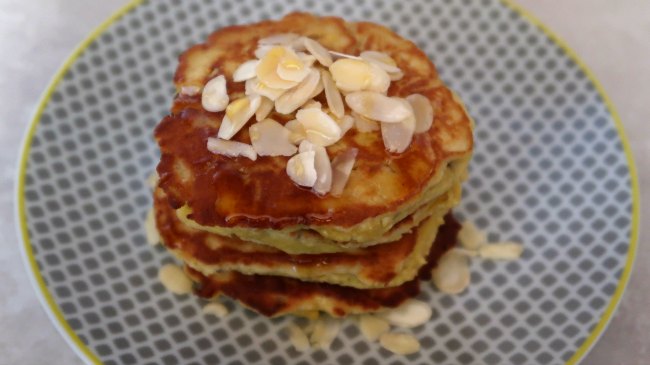 Coconut flour banana pancakes