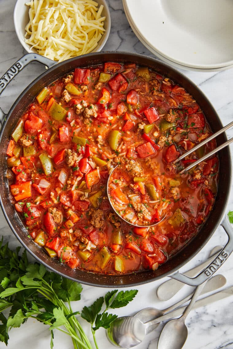 Stuffed Pepper Soup - A super easy, fast, budget-friendly one pot dinner! So hearty and so so cozy with ground beef, rice and bell peppers.