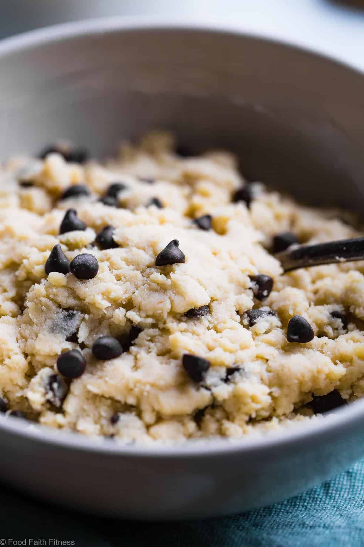 Healthy Protein Powder Cookie Dough -  This 5 ingredient healthy, edible cookie dough is gluten free, paleo/vegan friendly and ready in 5 minutes! It packs 20g of protein and only 200 calories so you can eat the whole bowl! | #Foodfaithfitness | #Glutenfree #Healthy #Paleo #Vegan #Snack