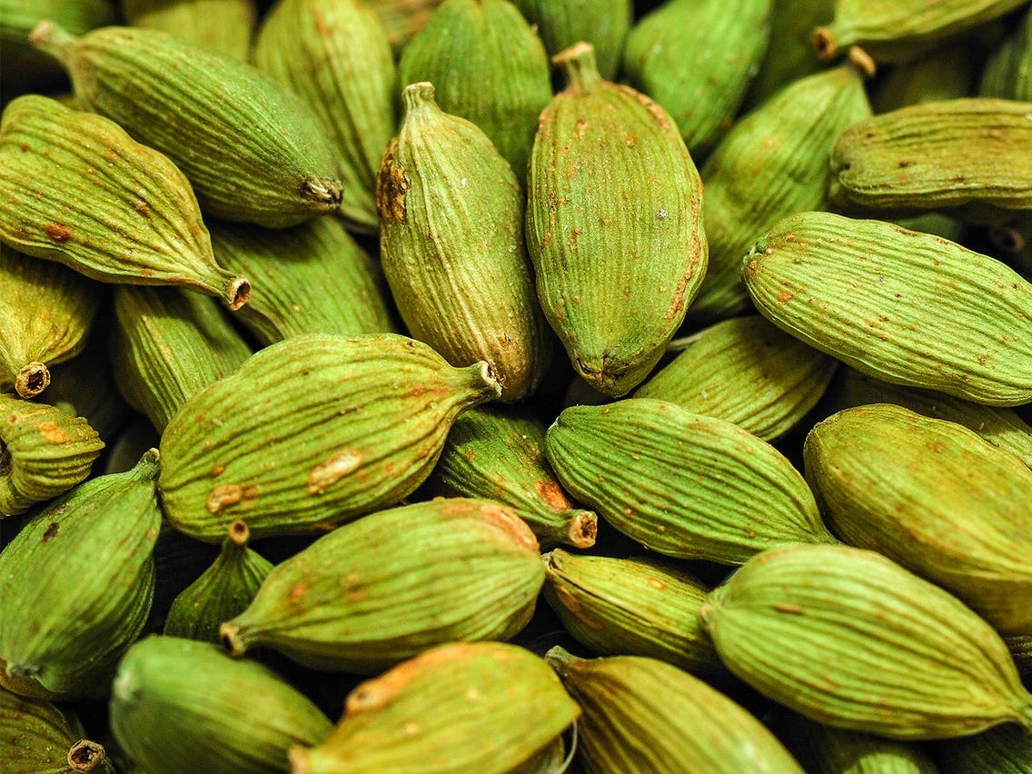 How to cook with cardamom spice