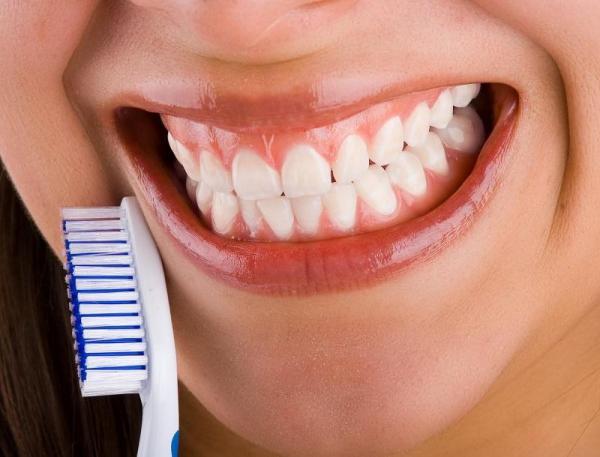 Herbs for improving oral health and reducing gum disease