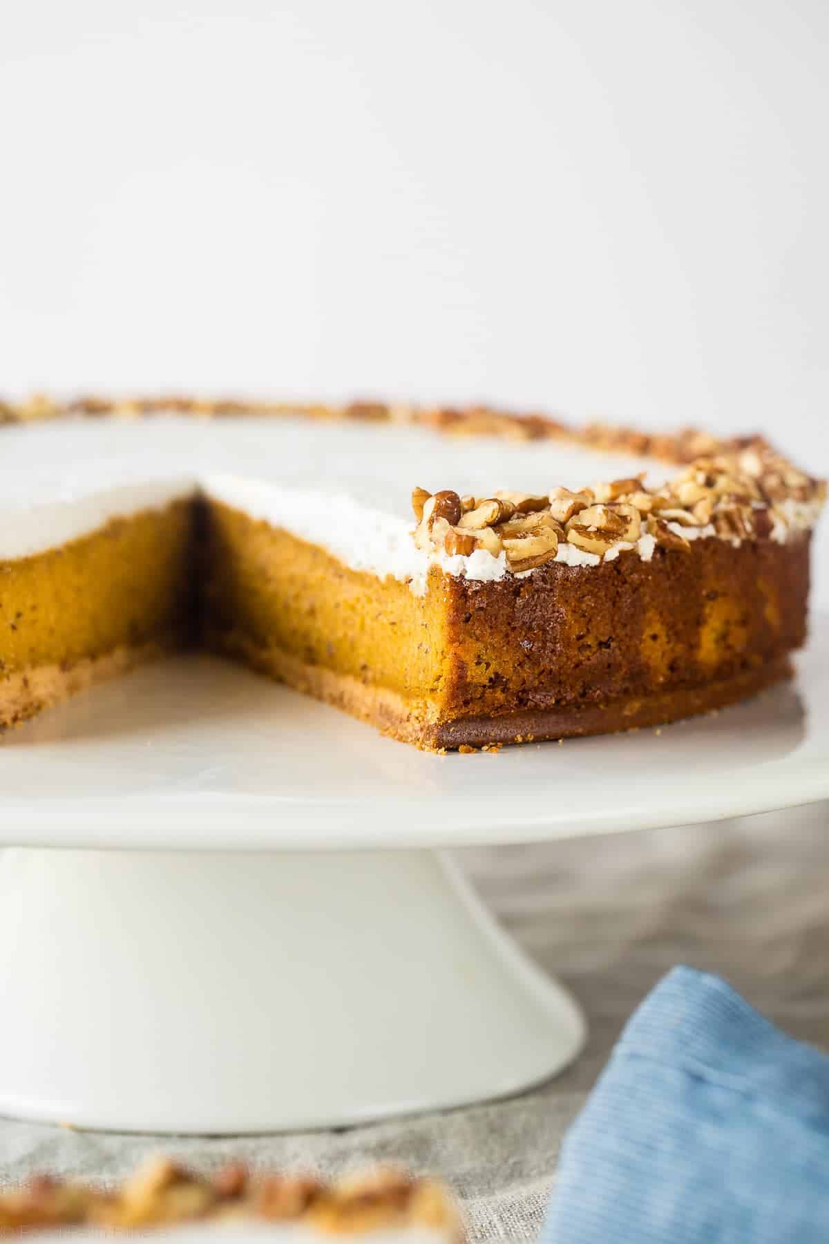 Gluten Free Paleo And Vegan Carrot Cake Cheesecake - This super easy, rich, creamy, paleo and vegan friendly cheesecake tastes like carrot cake but is secretly dairy, gluten, egg and refined sugar free and healthy! Perfect for Easter! | Foodfaithfitness.com | @FoodFaithFit