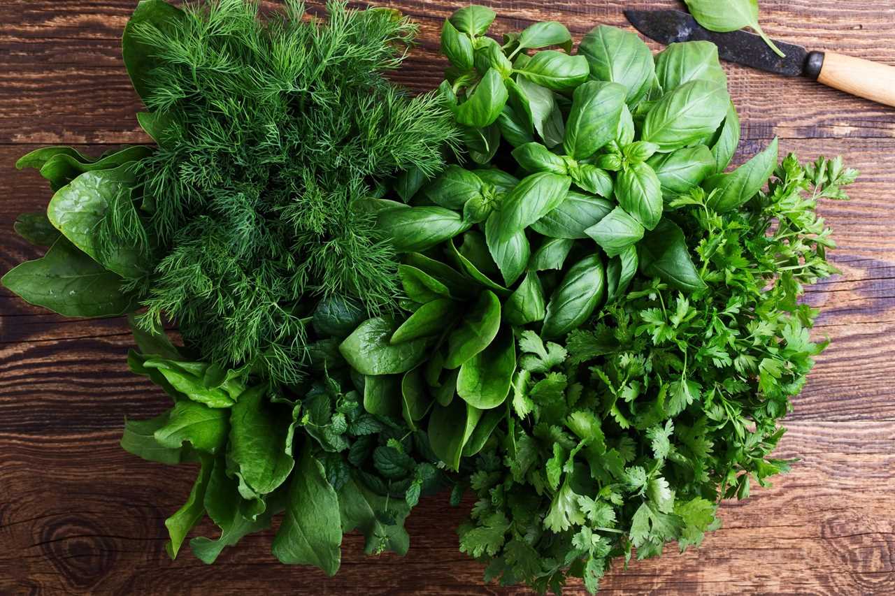 Gordon Demonstrates How to Finely Chop Fresh Herbs WITHOUT Staining the Chopping Board