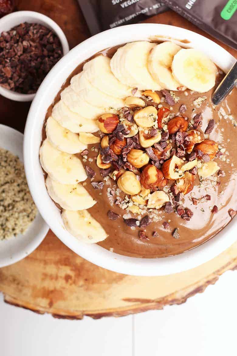 Organic nut smoothie bowl recipes for breakfast