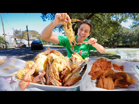 Famous GARLIC BUTTER Blue Crabs!! 🦀 Must-Eat SOUL FOOD in Charleston, South Carolina!