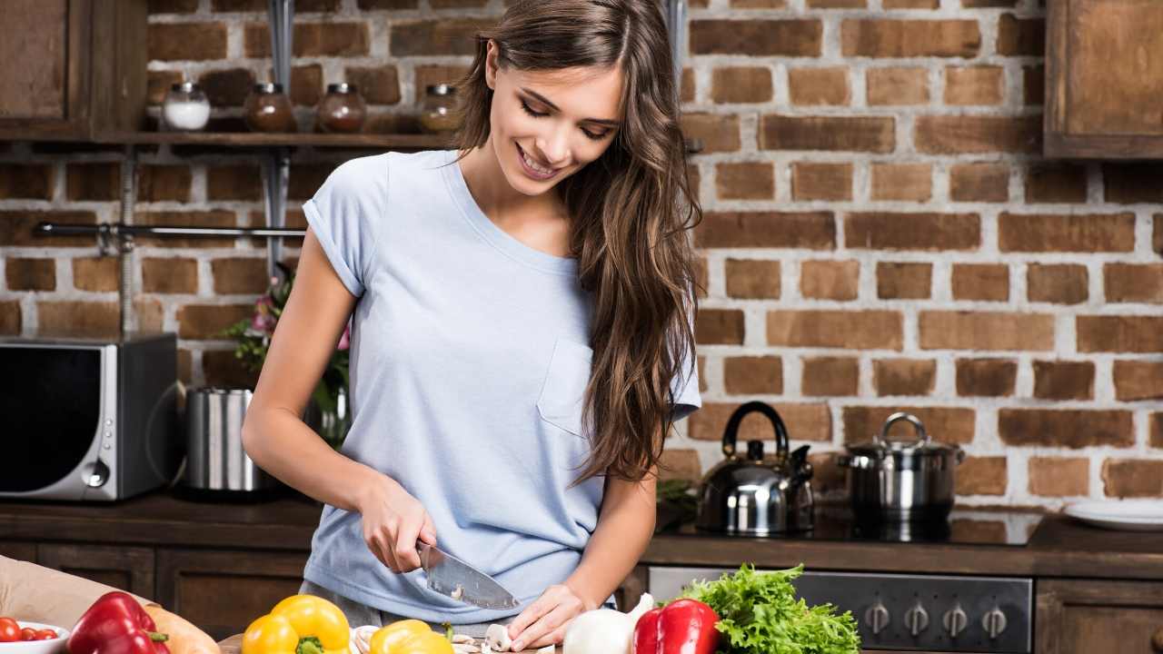 The Singing SALADMASTERS Prepares BREAD RECIPE