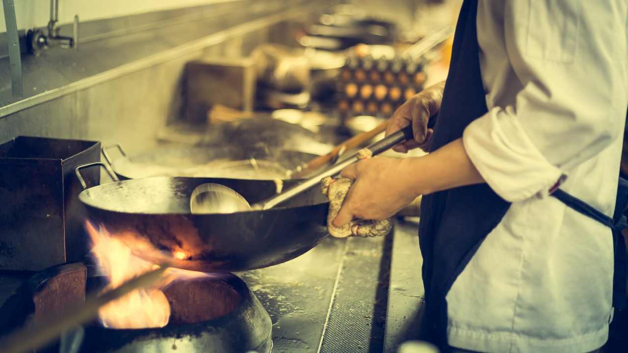 Nomadic life in the mountains: cooking delicious soup in a vegetable pot 🏔️🍲🔥