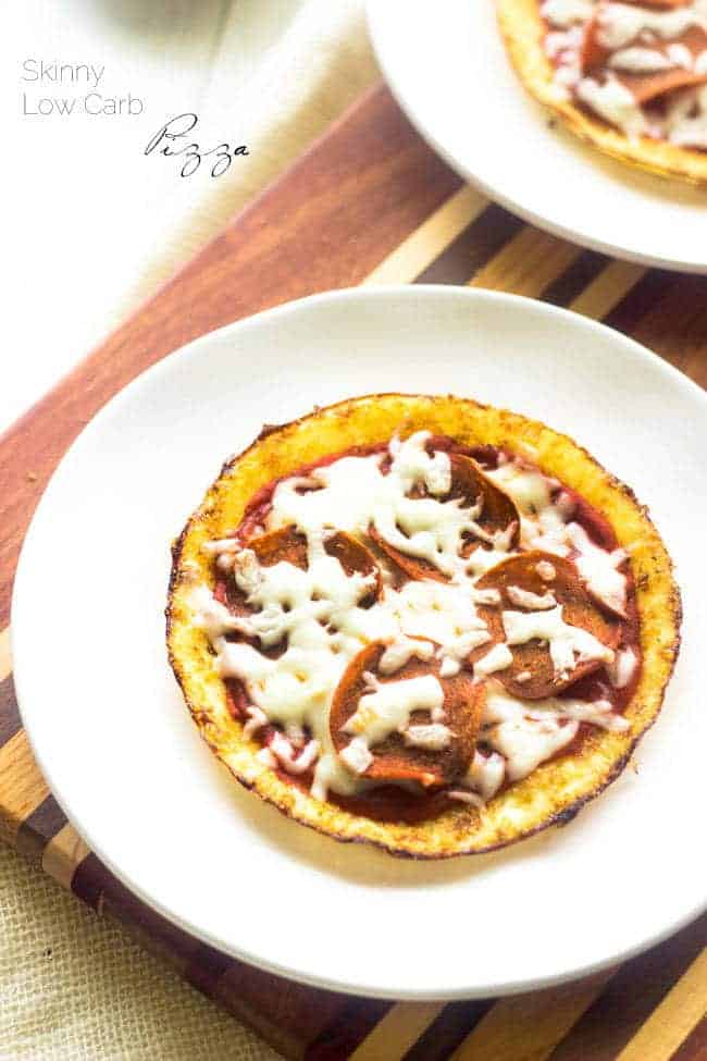 Skinny Low Carb Pizza- You know that you want to know what keeps these low calorie, protein packed and gluten free, but with the same pizza taste! | Foodfaithfitness.com | #recipe