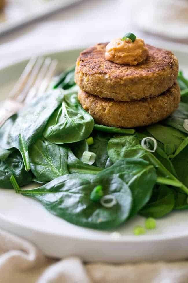 6 Ingredient Vegan Cauliflower Fritters With Hummus - Chickpeas and cauliflower are blended together, pan fried and topped with hummus so they're crispy on the outside and creamy on the inside. A quick, easy and healthy meatless Monday meal for under 350 calories! | Foodfaithfitness.com | @FoodFaithFit