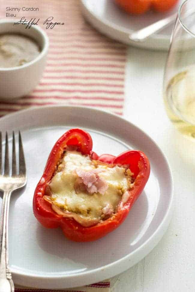 Cordon Bleu Stuffed Peppers - These healthy stuffed peppers taste just like chicken cordon bleu, bit without the carbs and calories! Healthy comfort food at it's finest! | Foodfaithfitness.com | #recipe