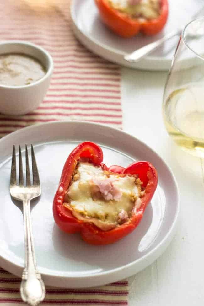 Cordon Bleu Stuffed Peppers - These healthy stuffed peppers taste just like chicken cordon bleu, bit without the carbs and calories! Healthy comfort food at it's finest! | Foodfaithfitness.com | #recipe