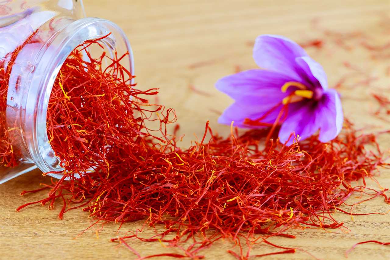 How to prepare crispy and delicious saffron flour bottom of the pot for parties