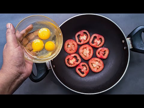 Just Pour Eggs On Tomato Its So Delicious | Simple Breakfast Recipe | Inexpensive & Delicious Snacks