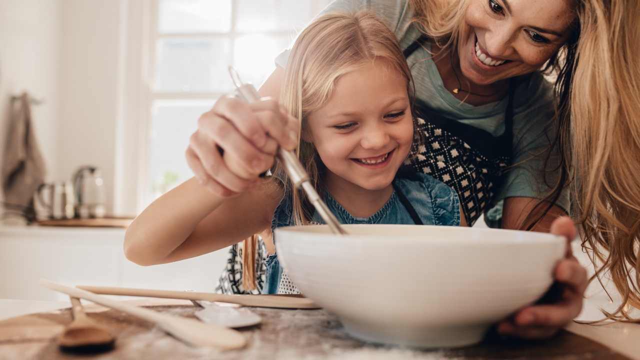 17 Year Old Single Mother - Cooking for Poor Children & Picking Vegetables to Sell