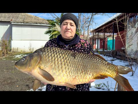 SNOWY RELAXING VILLAGE! GRANDMA COOKING HUGE FISH AND HUGE COW LEGS