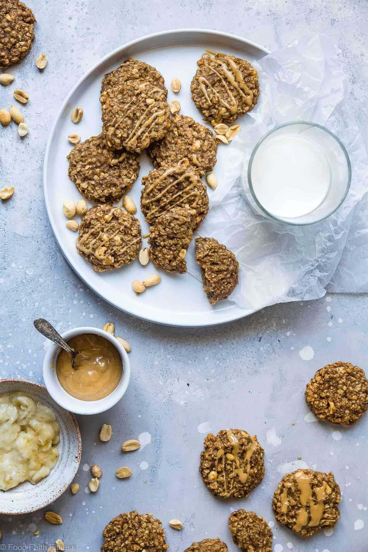 Healthy Banana Oatmeal Cookies Recipe - Ever wondered how to make banana oatmeal cookies? These gluten free oatmeal cookies use only 5 simple ingredients and are dairy free and vegan friendly! A healthy treat for kids and adults that can be a breakfast or snack! | Foodfaithfitness.com | @FoodFaithFit